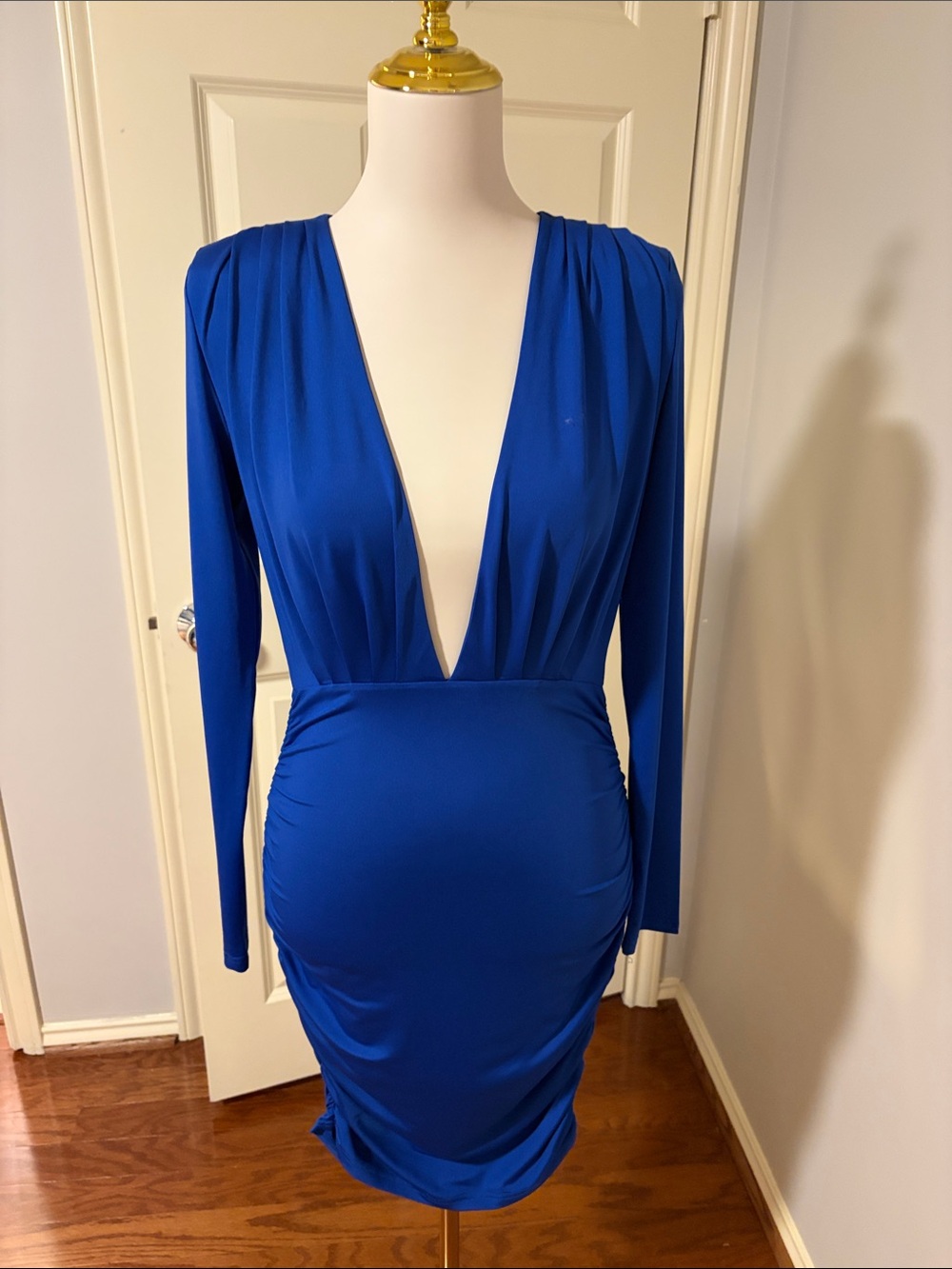 Bebe Elegant Deep V-Neck Long Sleeve Bodycon Dress in Royal Blue